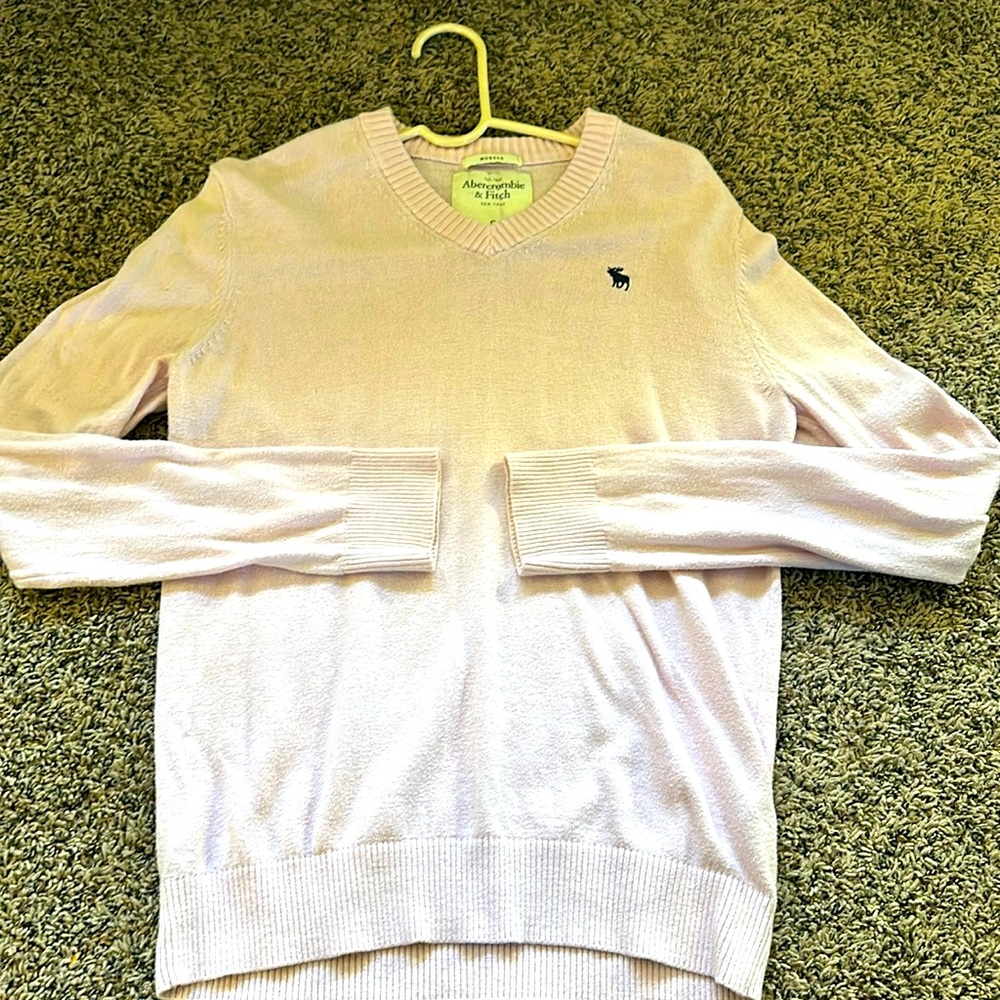 Abercrombie & Fitch light pink v-neck sweater. Size S.